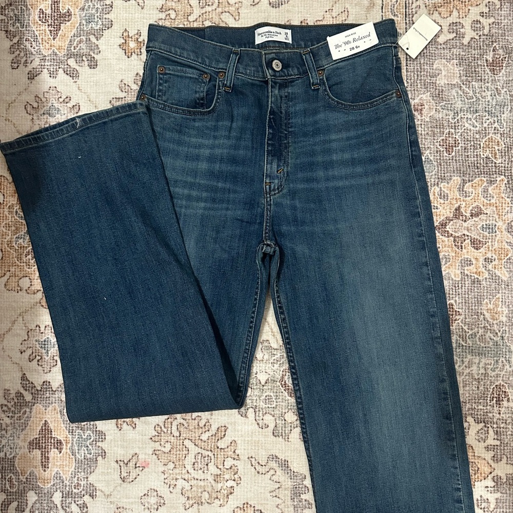 Abercrombie The 90s Relaxed Jean High Rise